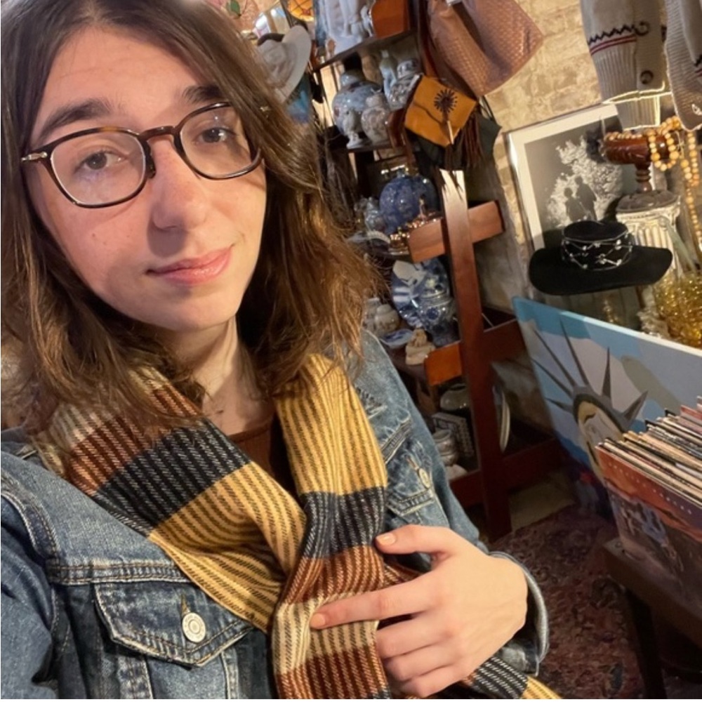 Meet your Posher, Emilee